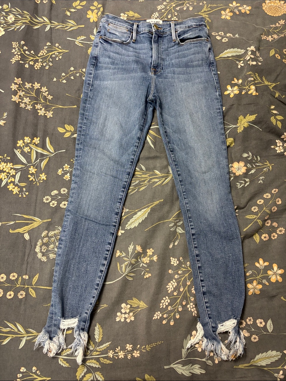 Frame Denim Le High Skinny Jeans in Medium Wash Blue with Frayed Ankles Size 28